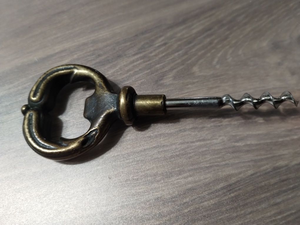 Kolekcjonerski mosiężny otwieracz do wina vintage
