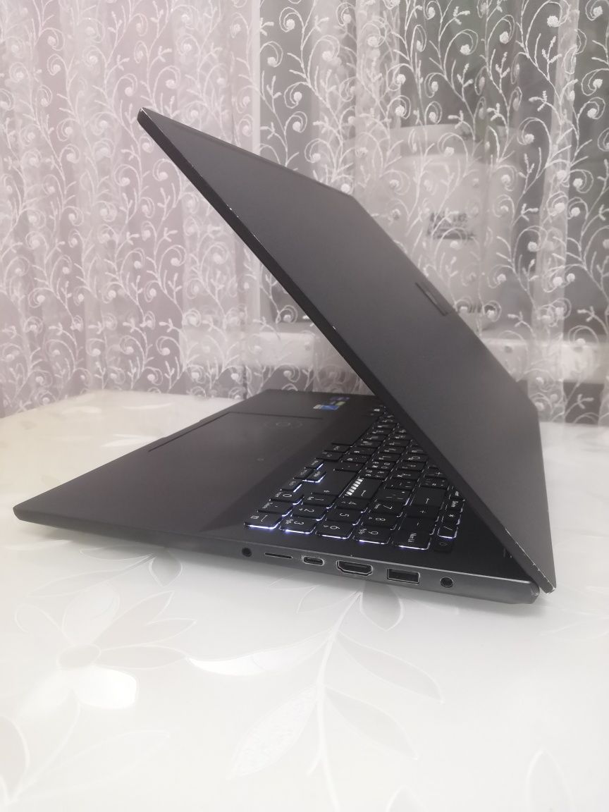 Asus Vivobook Pro 16X/4K OLED 550nit/RTX 3050/RAM:16GB/SSD:512GB/i5-11
