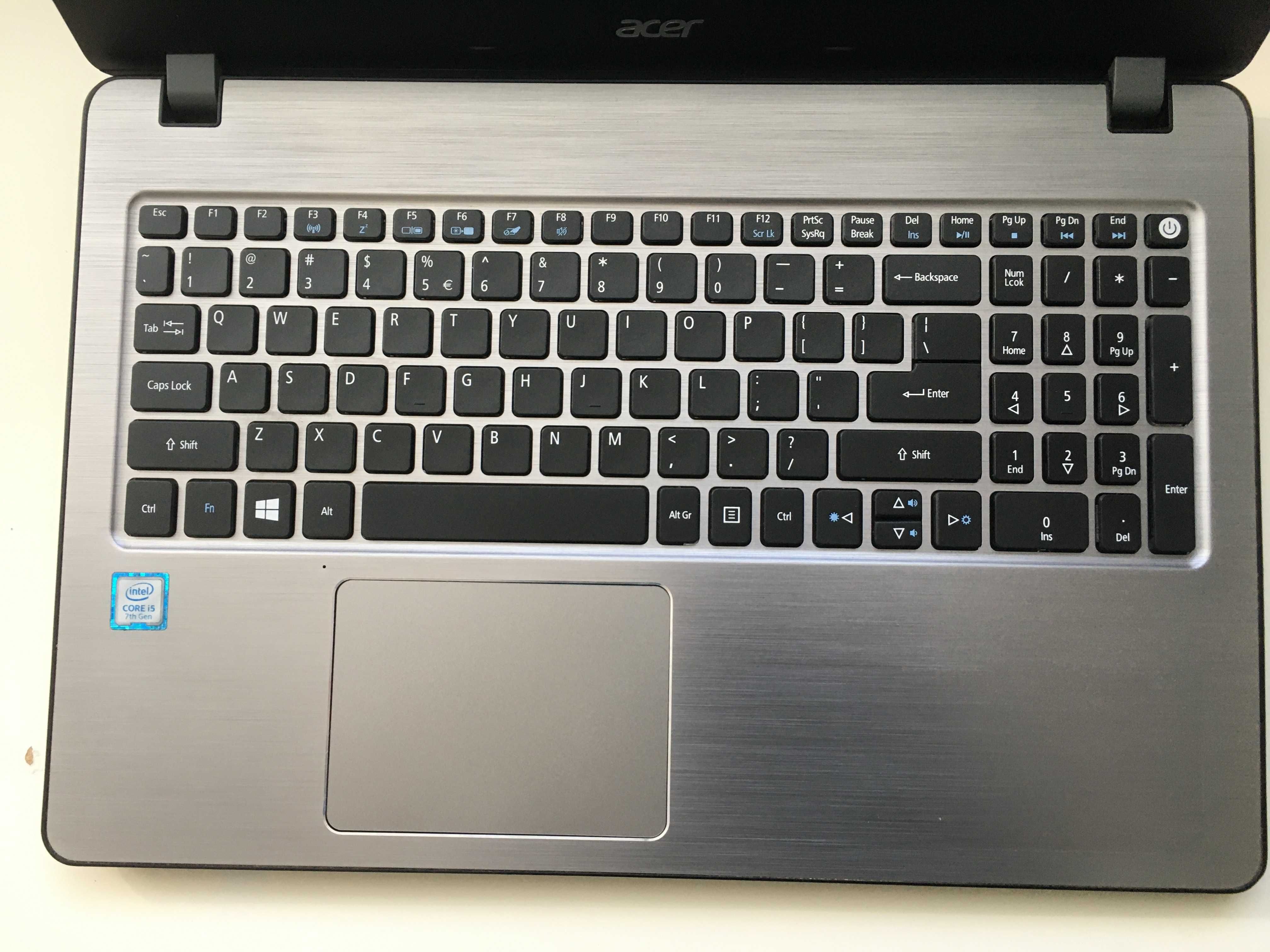 Laptop Acer i5-7th.DDR4-8Gb  SSD-240Gb Bateria 4H Zadbany