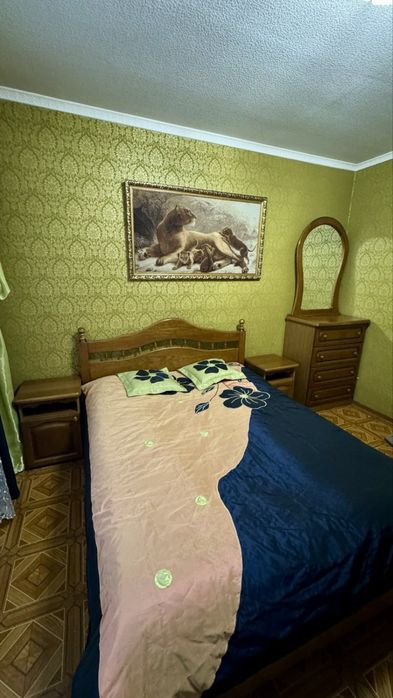 Мебель кімнатна, ліжко, шкаф, комод та дві тумби