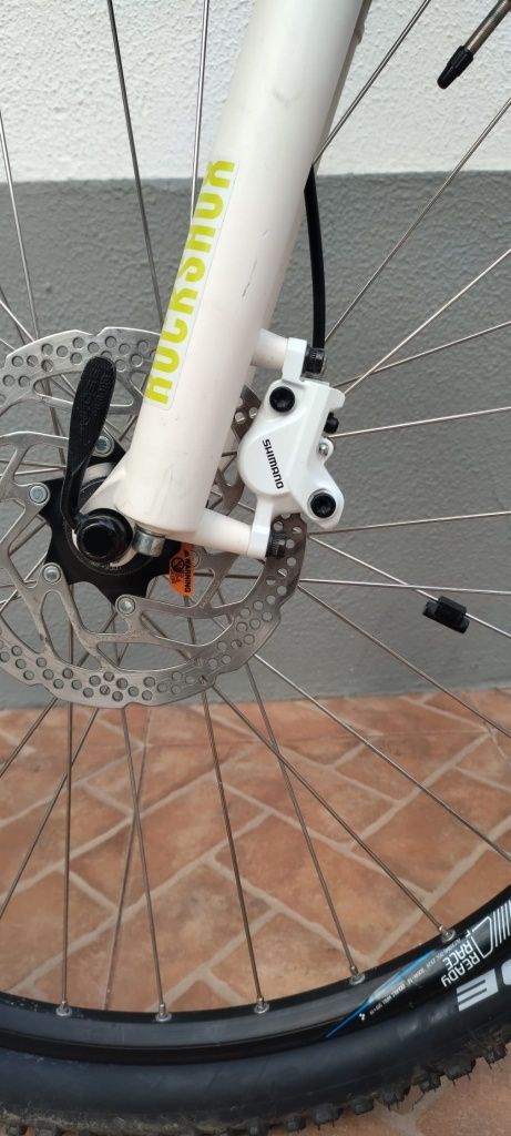 Bicicleta BTT CUBE