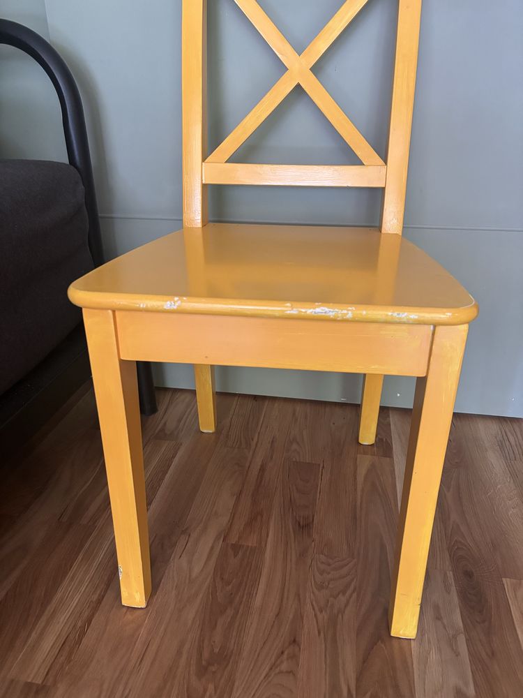 Krzesło IKEA INGOLF – żółte, do odświeżenia, drewniane