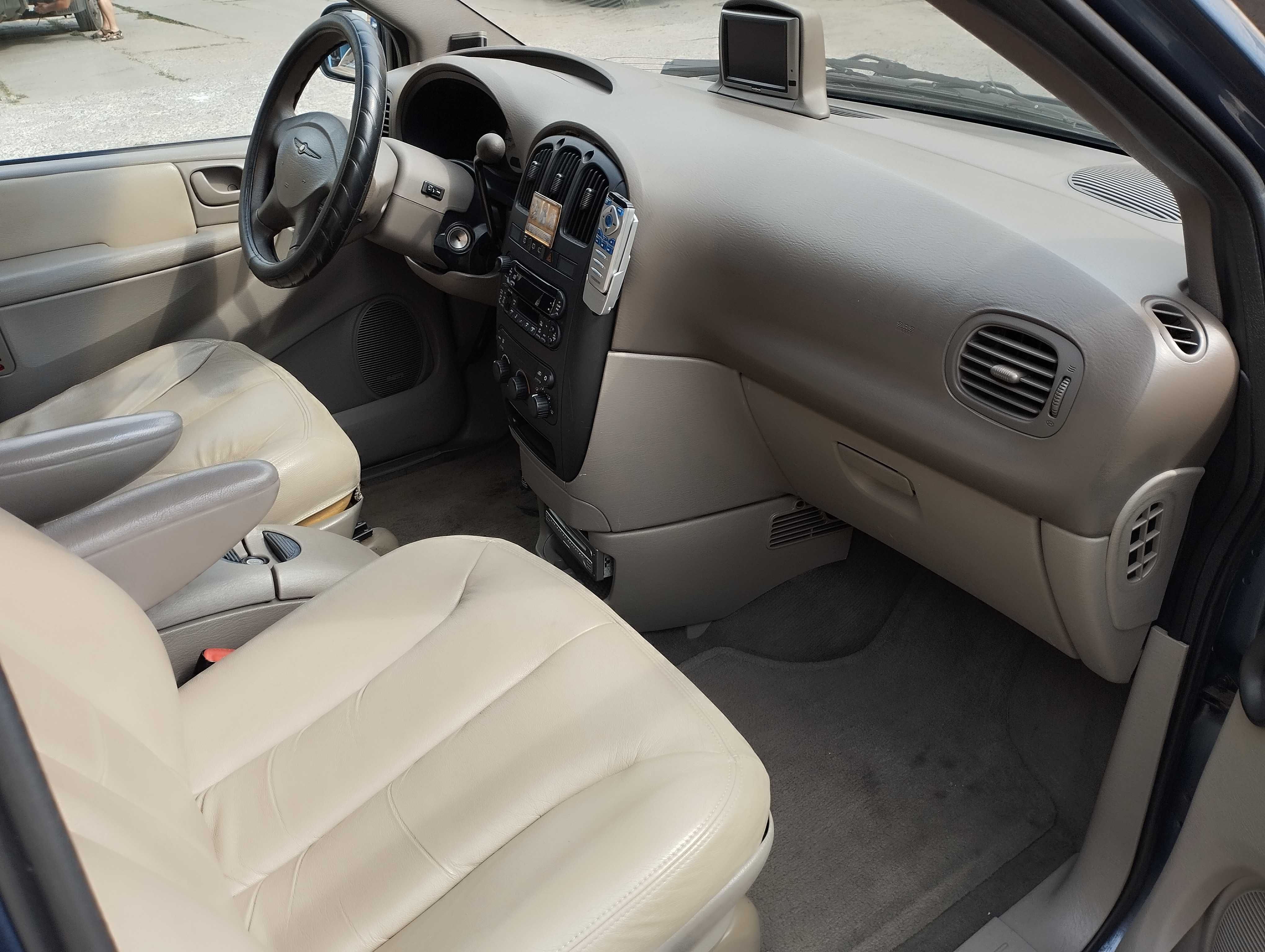 Chrysler Grand Voyager 3.3 v6 AT минивен на автомате газ бензин
