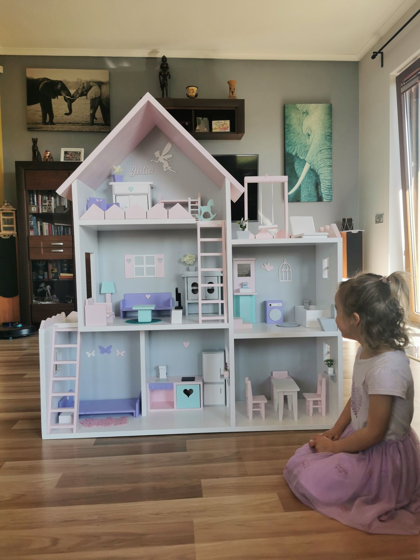 Drewniany domek dla lalek Barbie