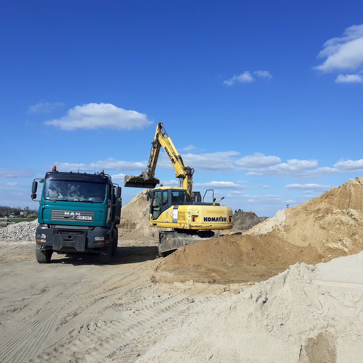 Usługi transportowe płodów rolnych kukurydzy piach gruz