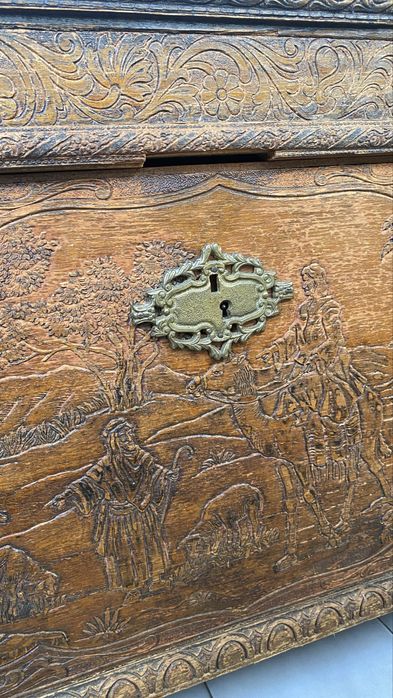 Arca de madeira antiga