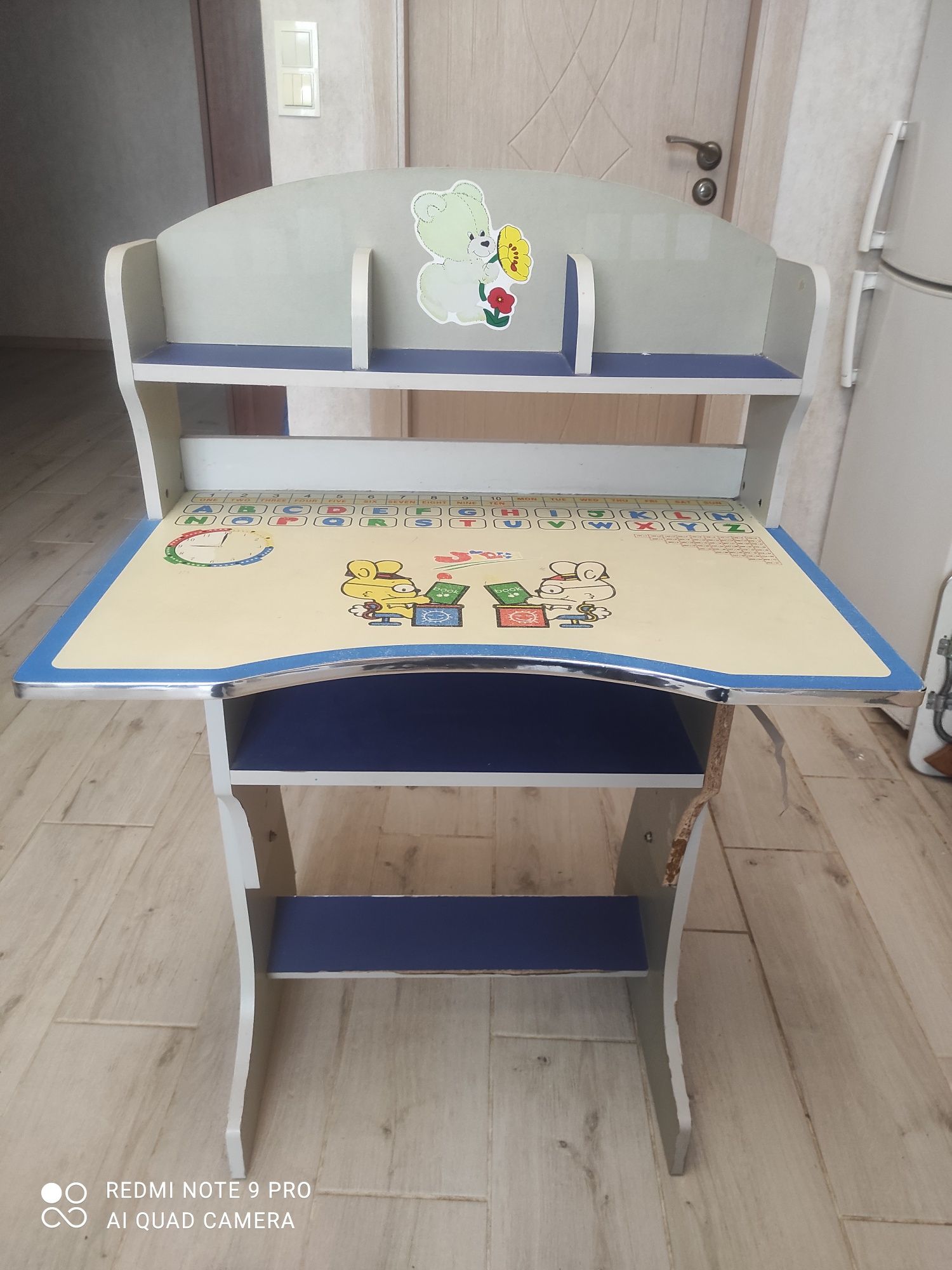 Дитячий стіл з стільцем