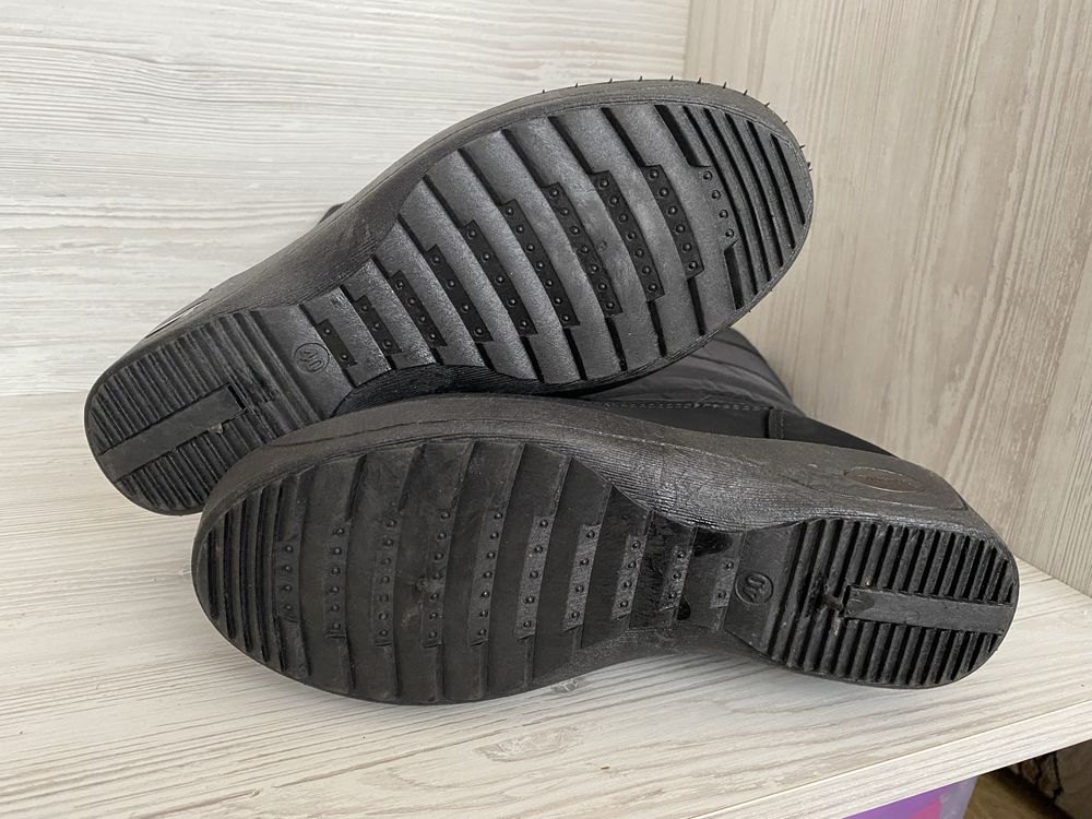 Продам женские зимние сапоги