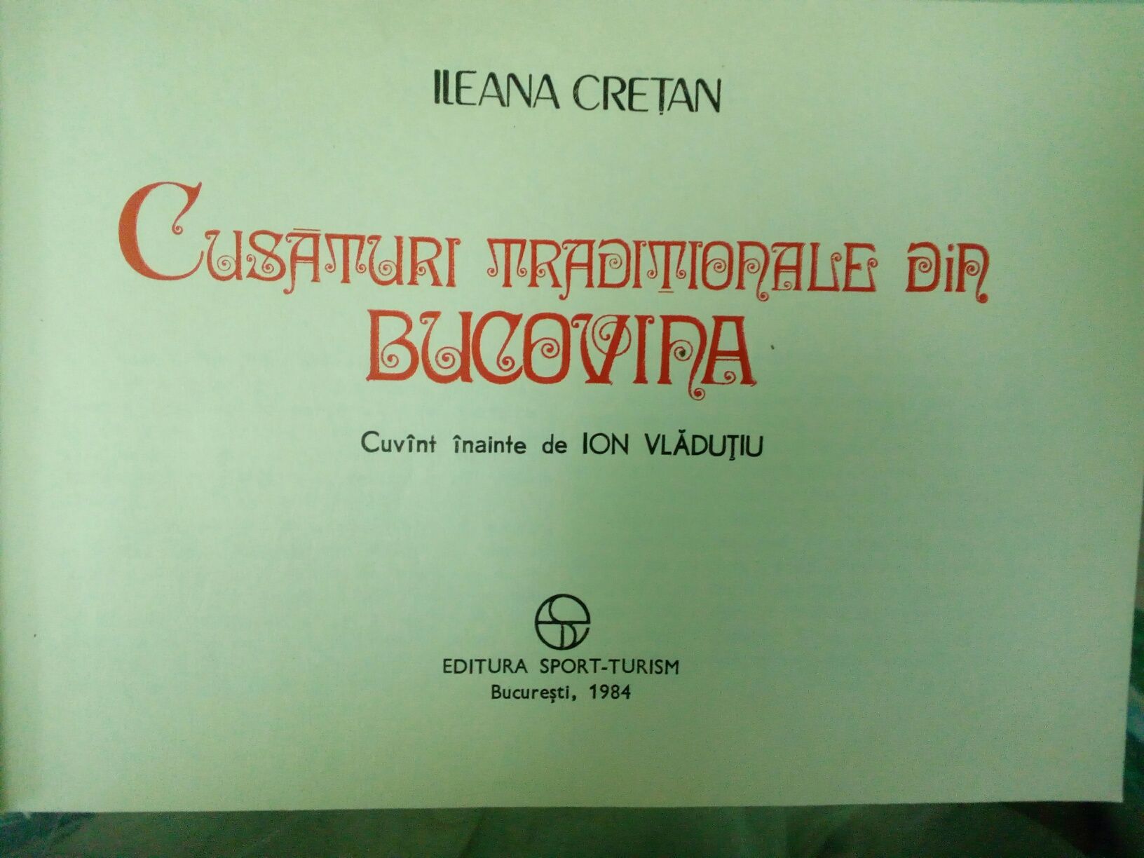 книга со схемами крестом Ileana Cretan ""Gusaturi traditionale