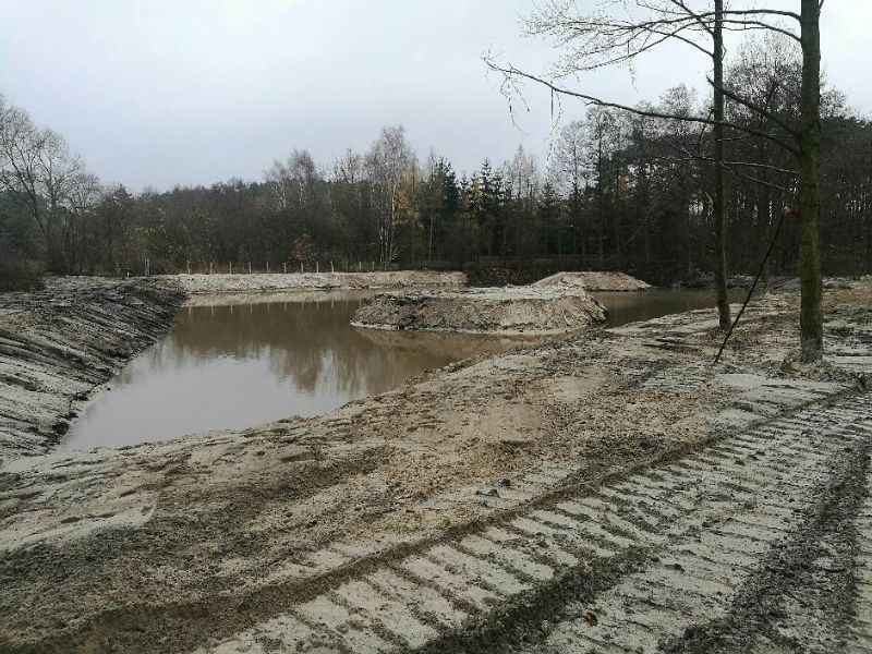 Kopanie i czyszczeniem stawów, rowów