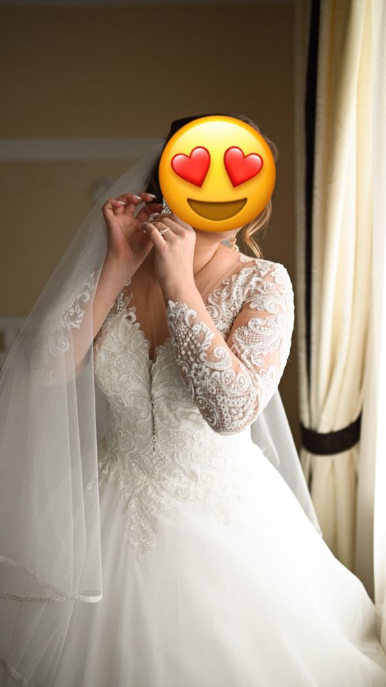Продам весільну сукню
