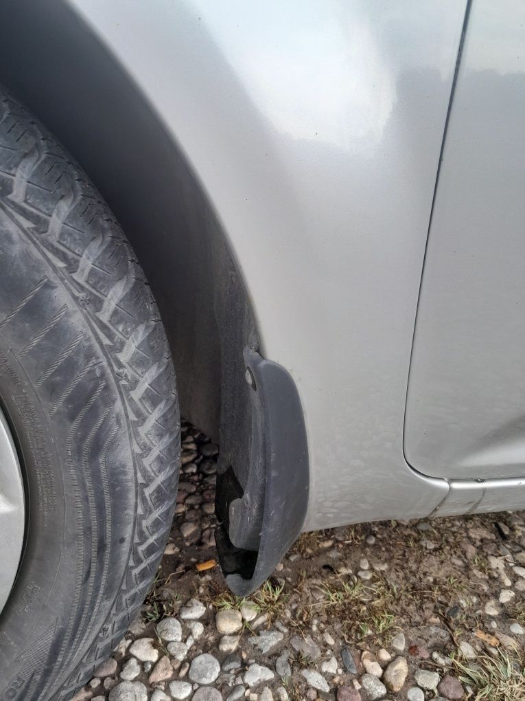 Błotnik lewy przód Kia Ceed 2007r, kod lakieru 9S