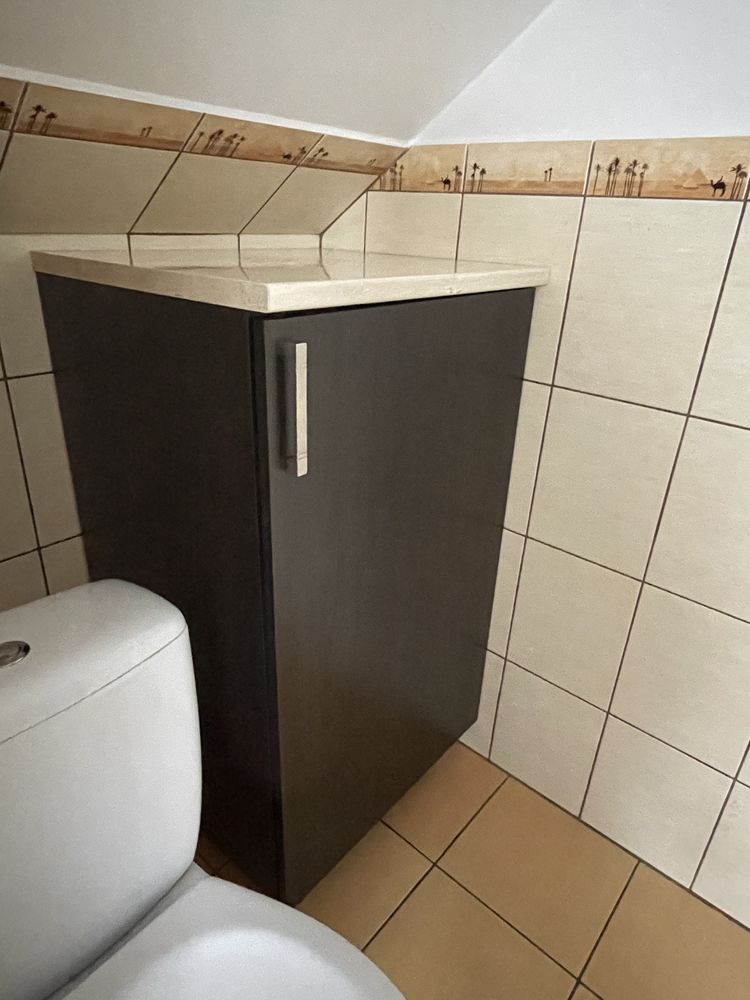 Zestaw mebli łazienkowych z umywalką