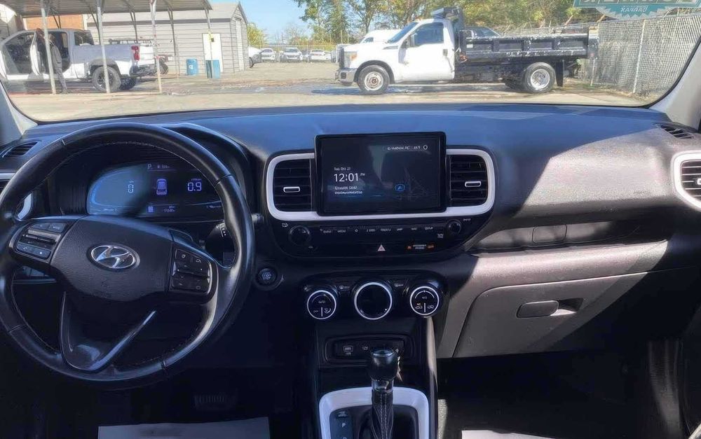 Hyundai Venue Limited      2023