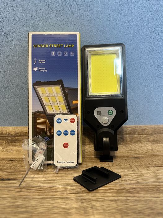 Nowa lampa solarna LED z czujnikiem ruchu + pilot – SENSOR STREET LAMP