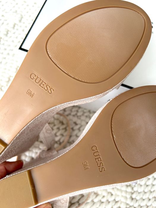 Guess sandaly na koturnie roz 39