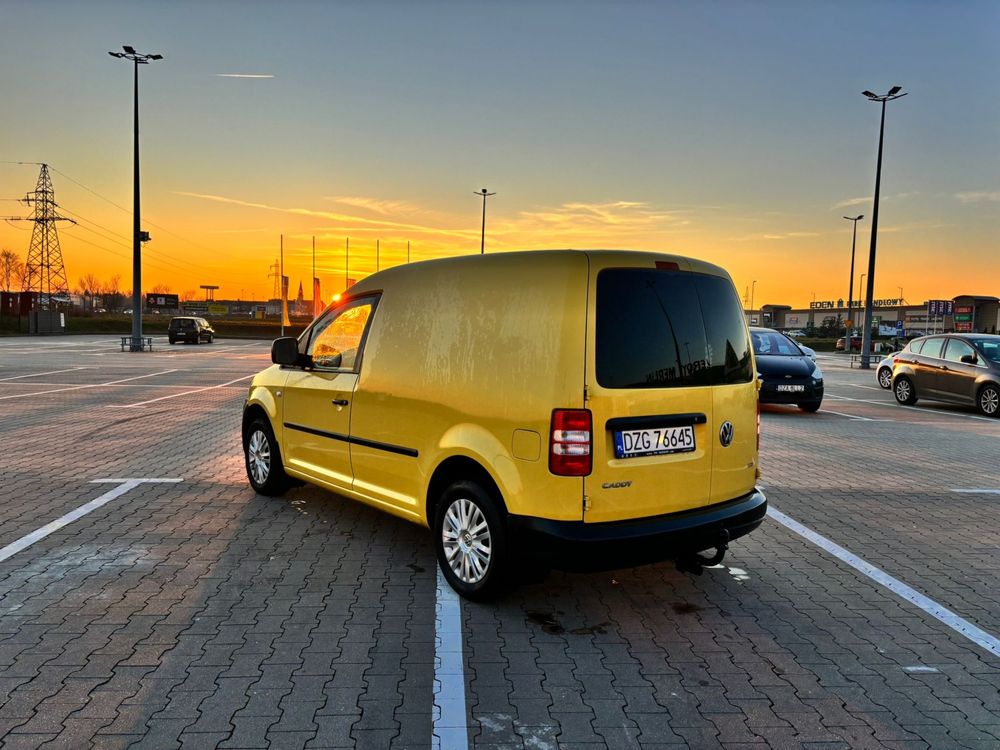 VW Caddy 1.6 TDI 2013 • 235 tys. km • Stan bdb • Klima • Hak