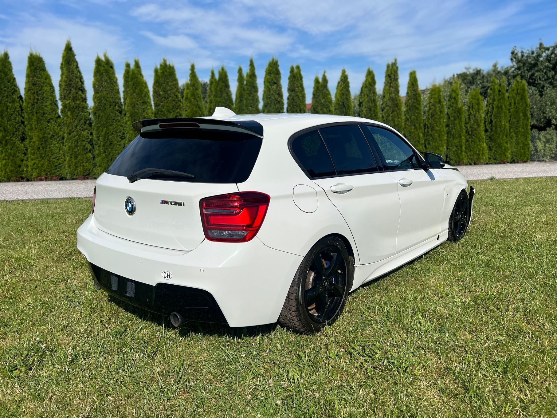 BMW Seria 1 F20 M135i x Navi Led Skora Swiss Aso Biała M Pakiet M Performance KW