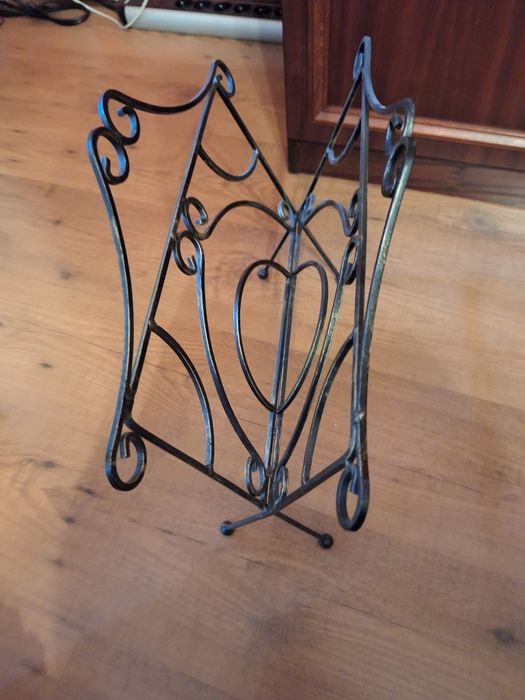 Gazetnik kuty. metalowy