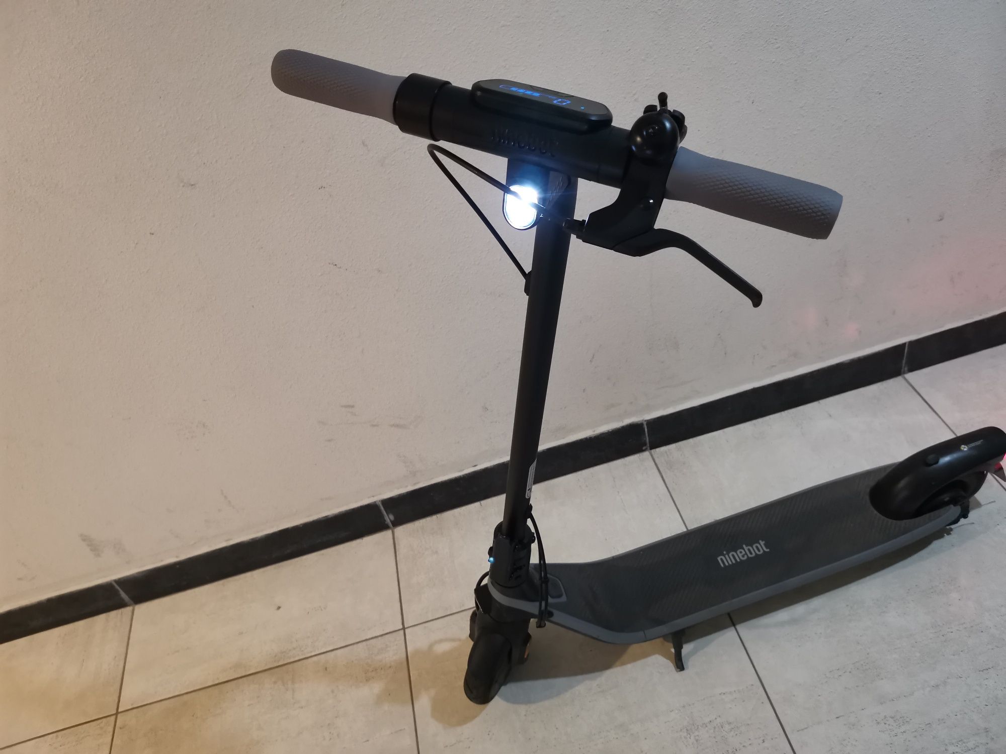 Електросамокат Segway Ninebot E2 E Black Электросамокат пробег 300 км.
