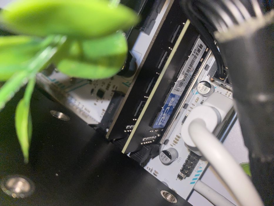 Потужний ПК R5 5500 , 1080ti, DDR4 32gb 3200, B550 Не вмикається