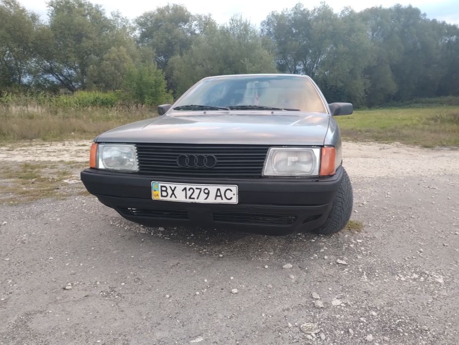 Ауді 100 в доброму стані.