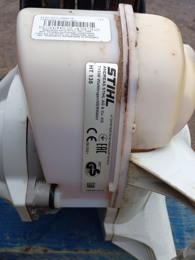 Stihl ht 135 na wysięgniku. Podkrzesywarka