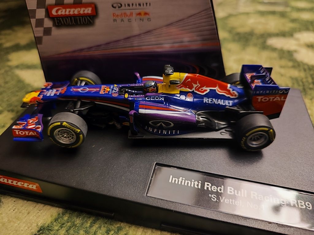 Carrera Evolution 1 32 Red Bull RB9 Vettel no1
