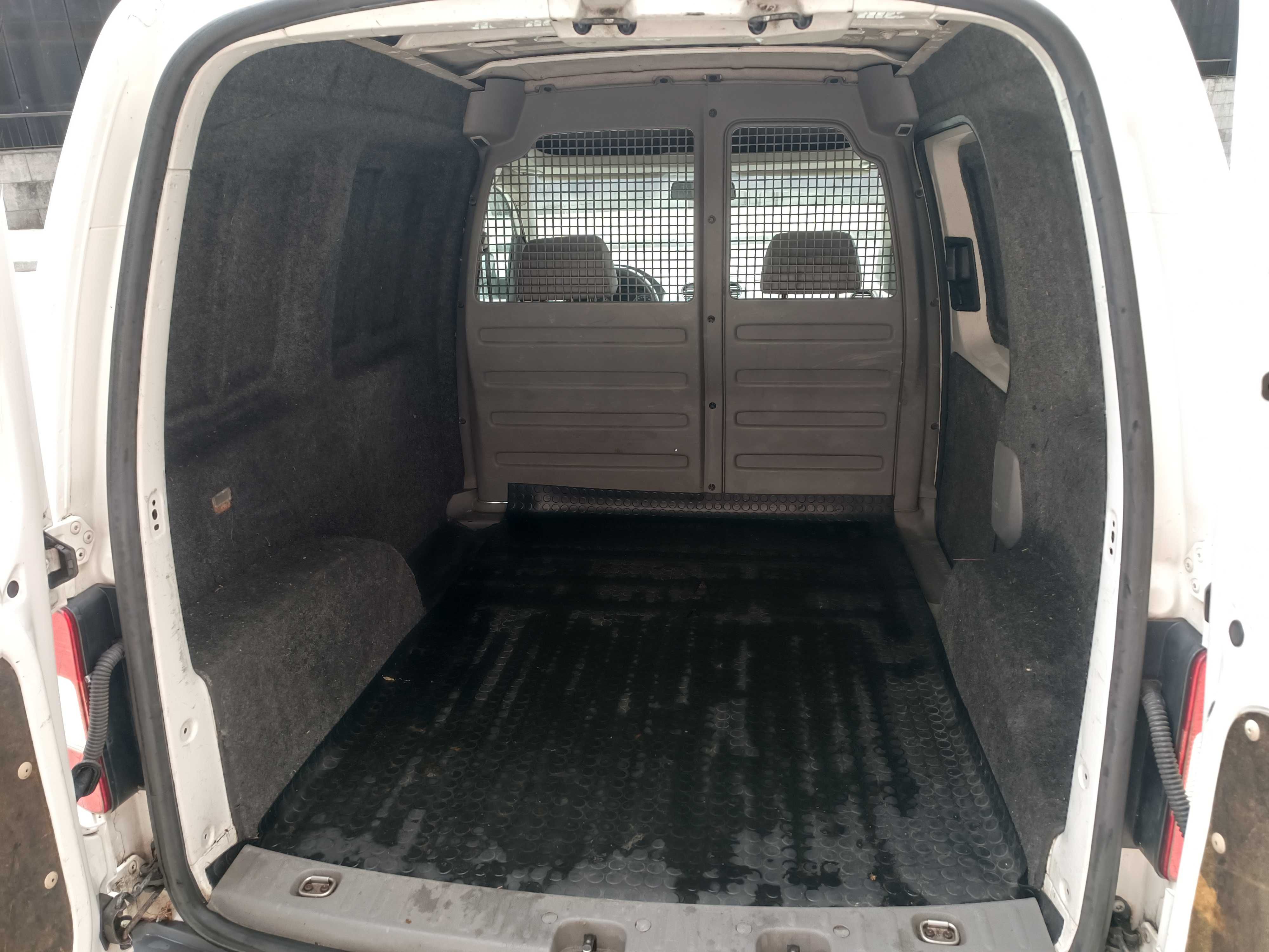 VW CADDY 2.0 SDI DE 2004 atmosférica 3000€
