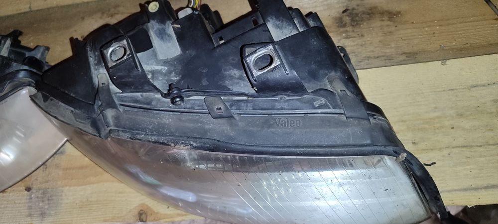 Фари на ауді А4б6