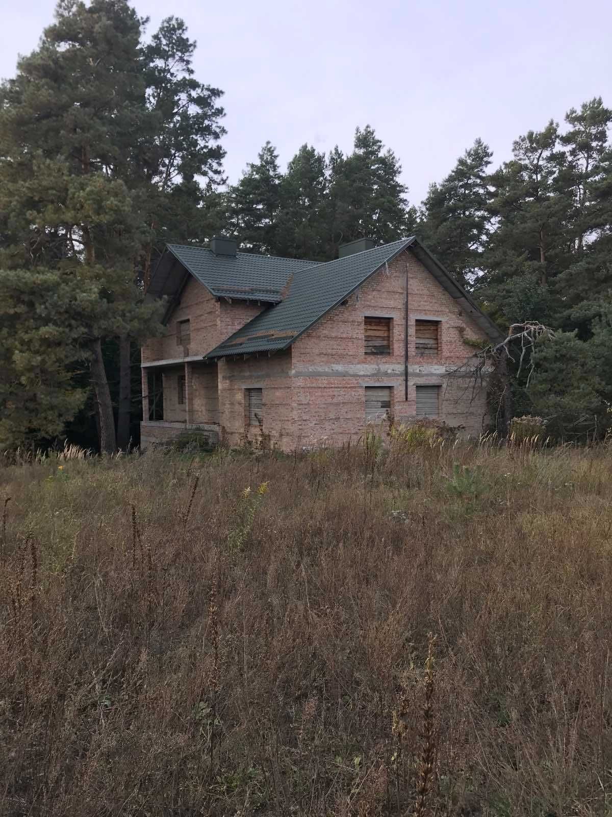 Продаж незавершеного будинку в лісі
