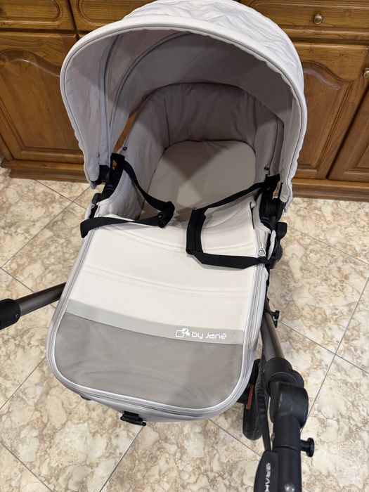Conjunto carrinho de bebe com base isofix.