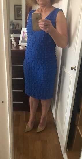 Elegante e vistoso vestido de festa, azul, de cavas, marca Antea