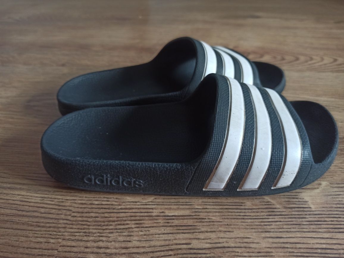 Czarne klapki dziecięce adidas rozmiar 32