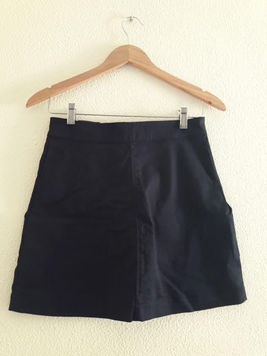 Saia azul marinho de botões