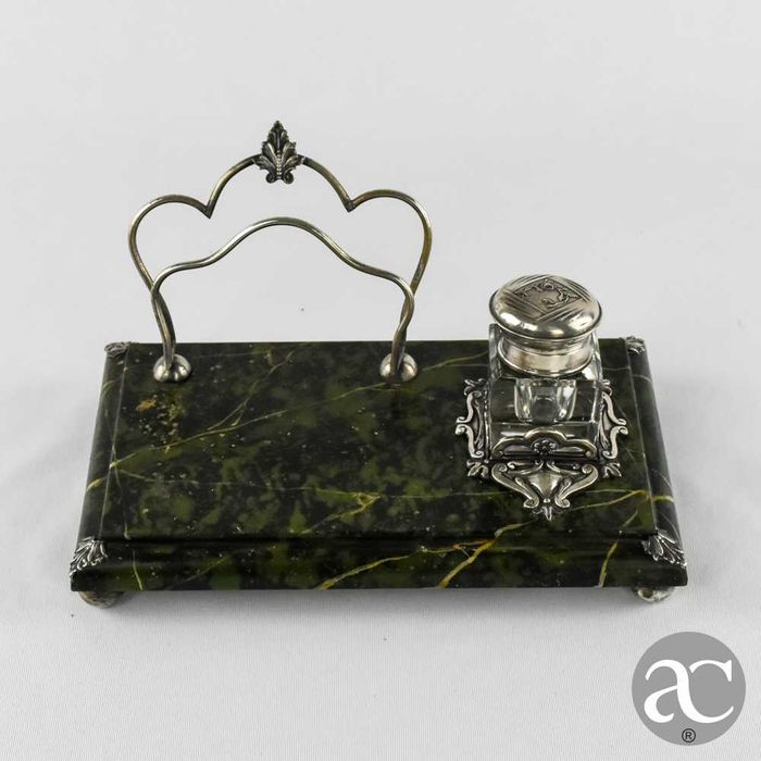 Tinteiro em mármore, prata portuguesa e vidro com pés em prata