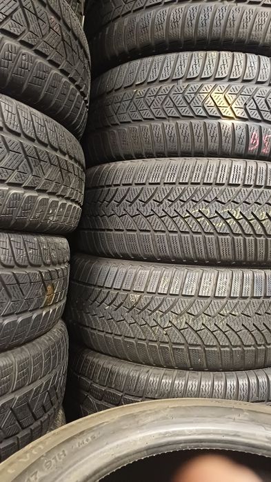 Продам зимові шини б/у 235/45 r17