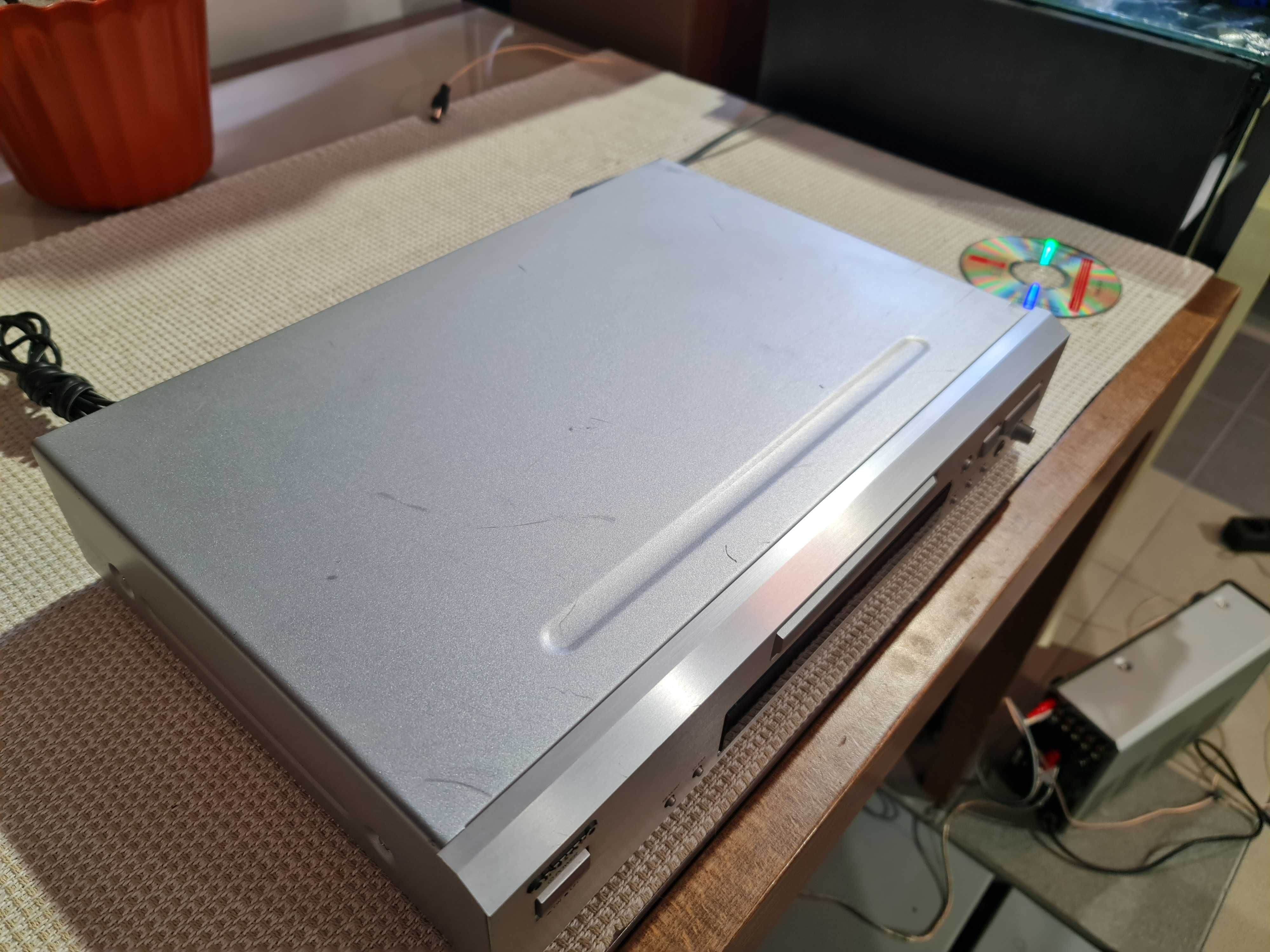CD-програвач Onkyo DX-7333