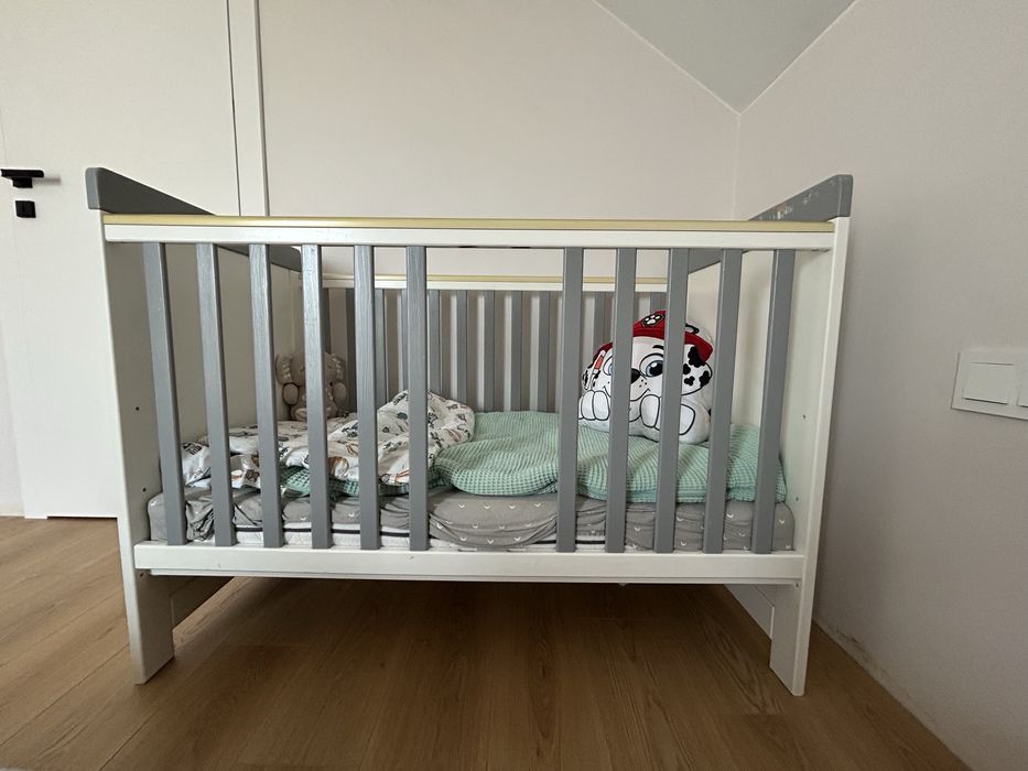 Łóżeczko dziecięce bialo-szare 60x120