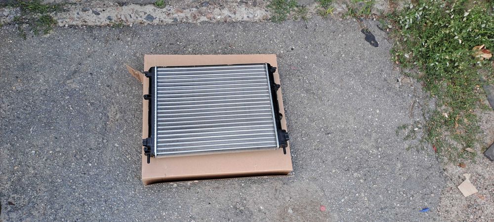 Радіатор охолодження
Dacia Logan, Dacia Sandero, Renault Kangoo,