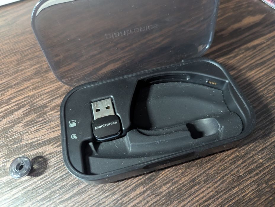 Гарнітура Platronics Voyager legend B235 UC