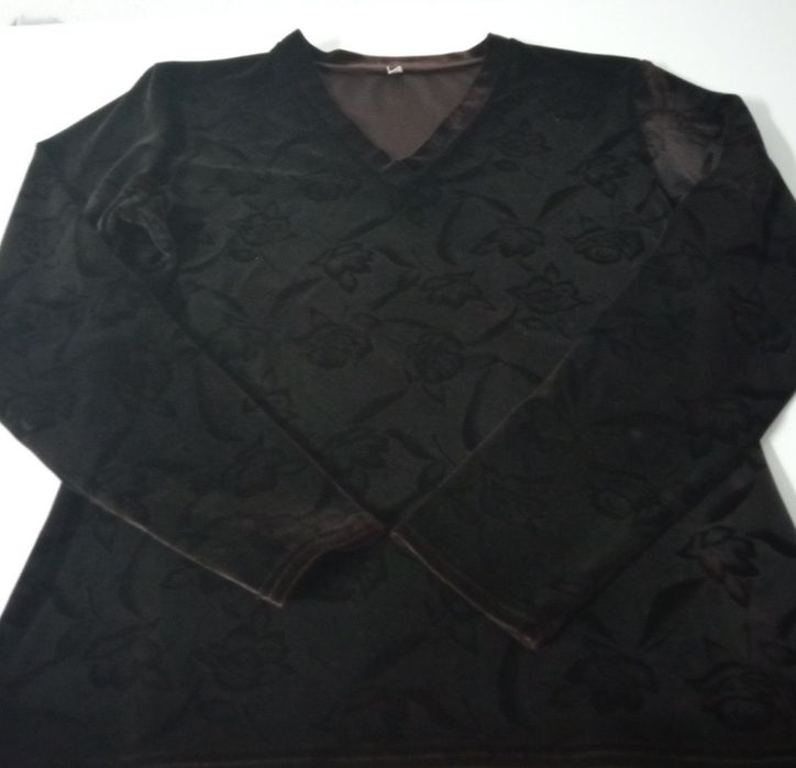 Elegante camisola de sra em veludo texturado. - tamanho S