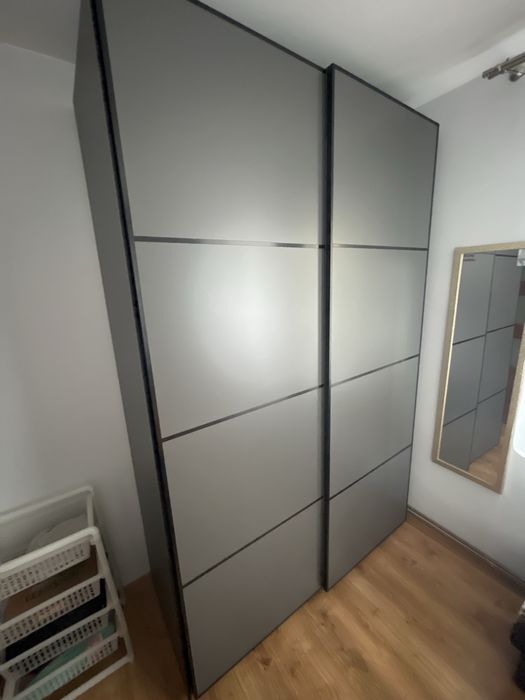 szafa pax ikea z przesuwnymi drzwiami