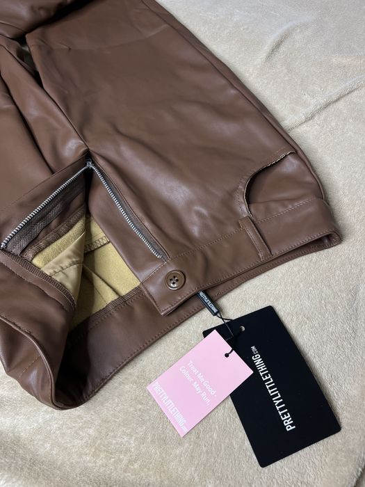 Prettylittlething  шоколадные брюки-кроп из искусственной кожи XS