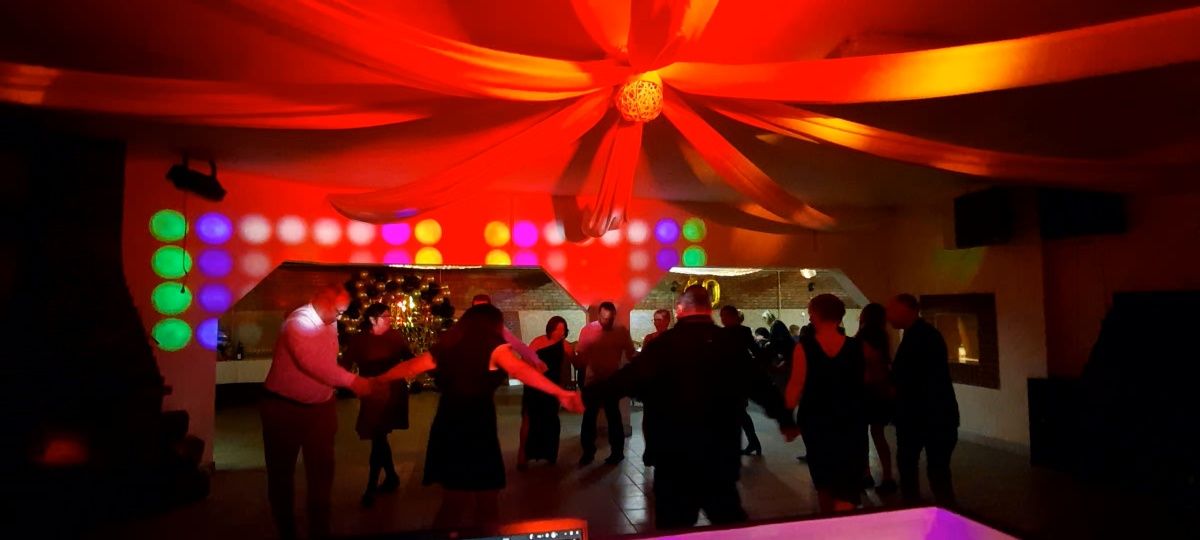 Dj Waldek wesela,bale ,osiemnastki rocznice itp muzyka na żywo