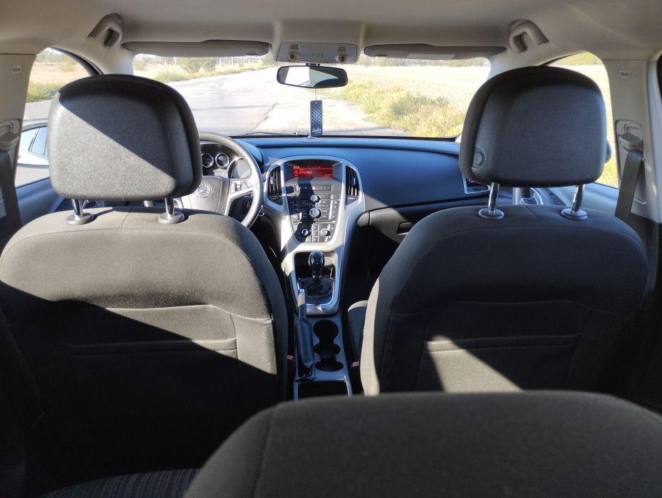 Опель Astra j продам