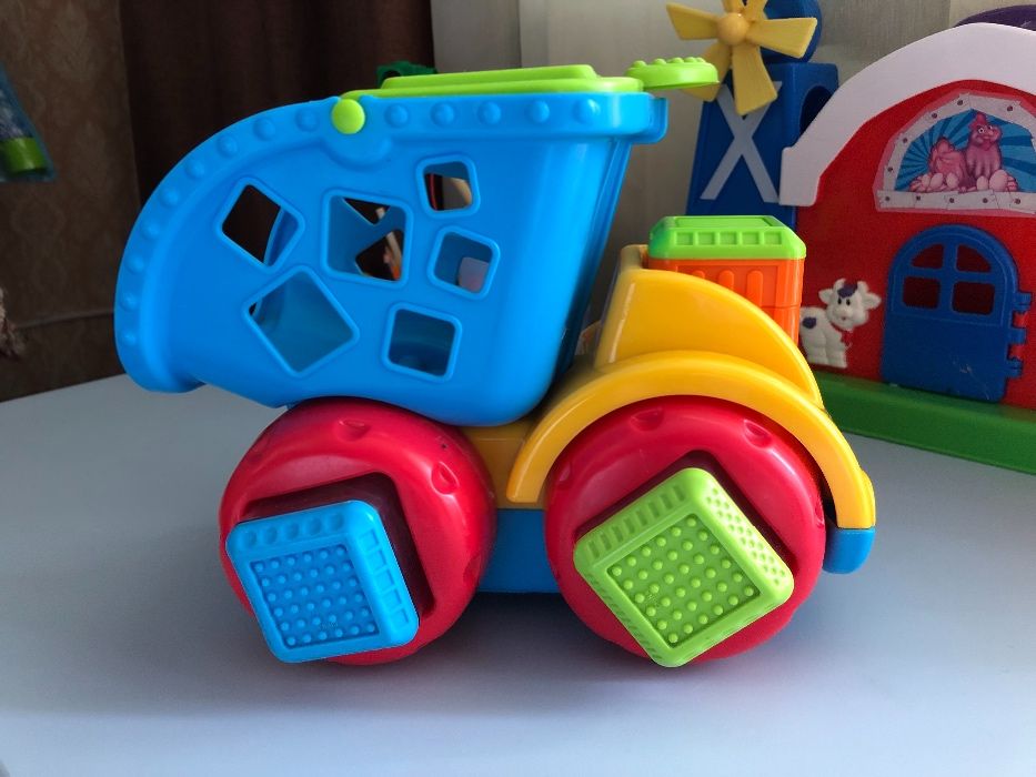 Деловой грузовичок с сенсорными кубиками Fisher-Price. Фишер. Машинка.