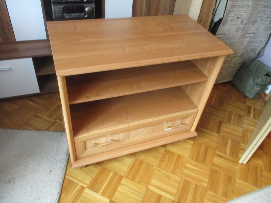 Szafka RTV na sprzęt audio lub telewizor