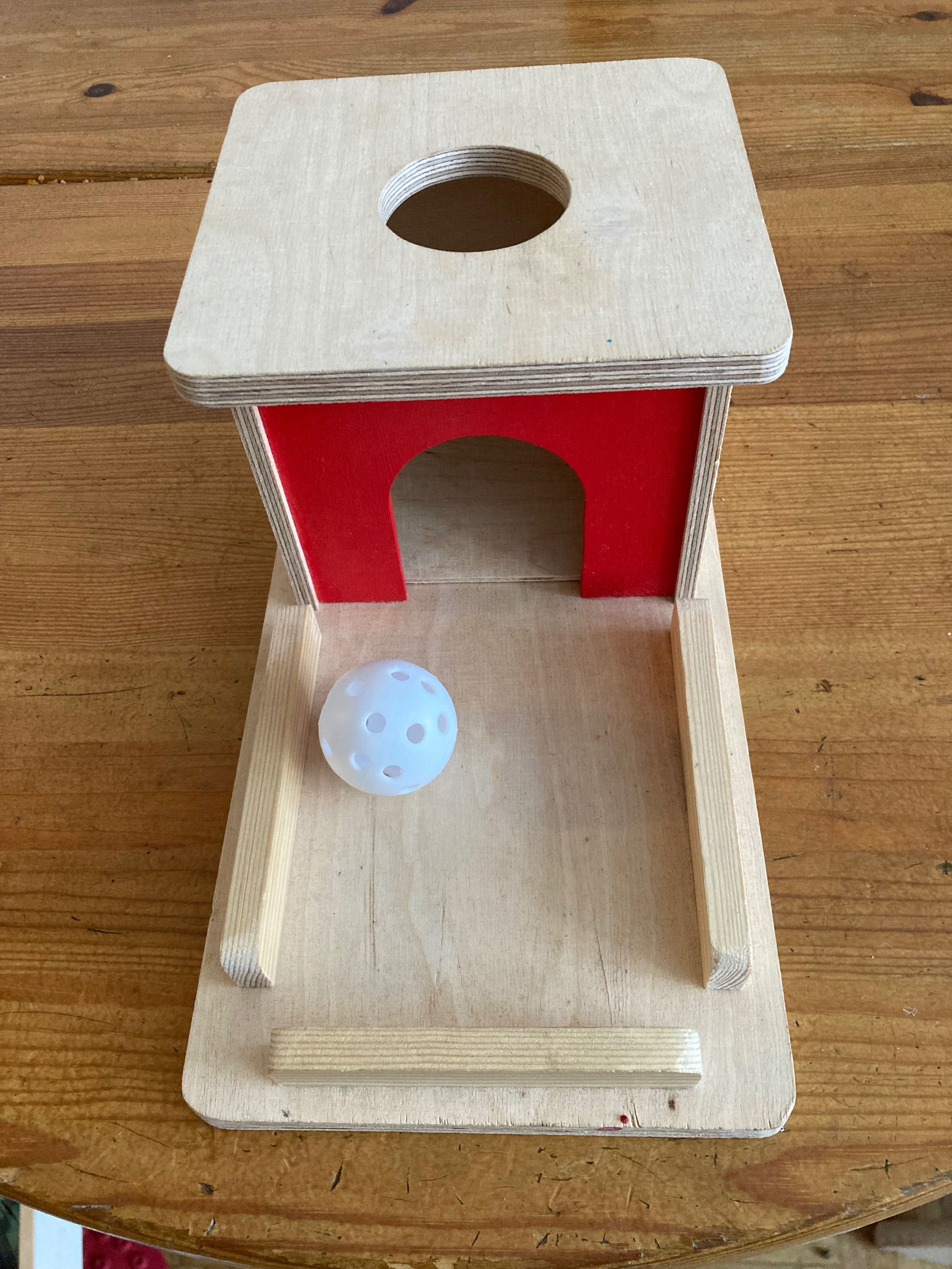 Pudełko z kulką, trwałość przedmiotu, Inspiracje Montessori