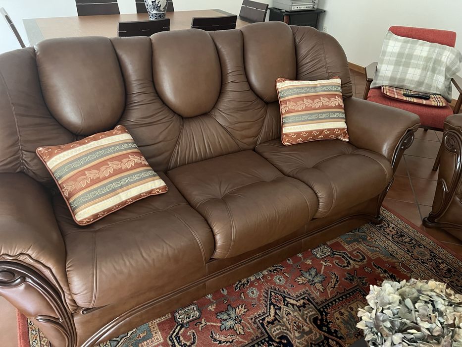 Conjunto de sofas em pele